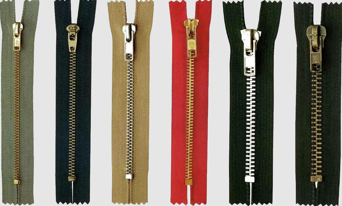What are the common defects found during zipper testing?